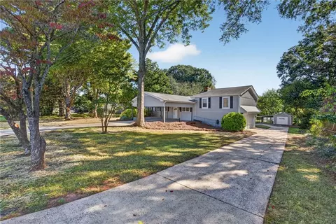 1536 W Oak Dr, Marietta, GA 30062