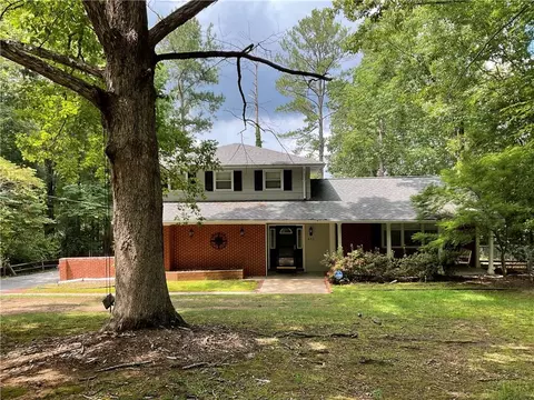 622 Pinecrest Dr, Manchester, GA 31816