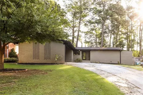 1389 Sanden Ferry Dr, Decatur, GA 30033
