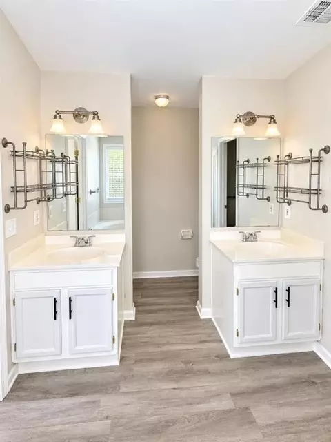 Bath - 3140 Abbotts Pointe Dr, Duluth, GA 30097 photo 3 of 4