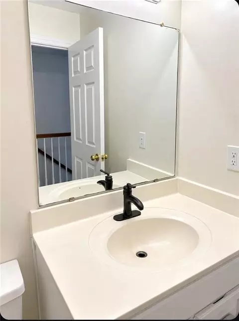 Bath - 3140 Abbotts Pointe Dr, Duluth, GA 30097 photo 1 of 4