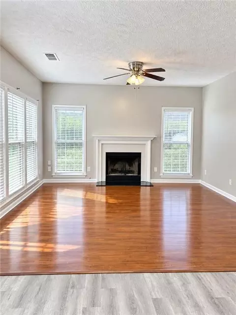 Living - 3140 Abbotts Pointe Dr, Duluth, GA 30097 photo 1 of 1