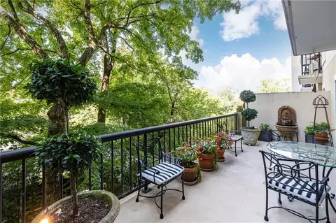 1 Biscayne Dr NW #108, Atlanta, GA 30309