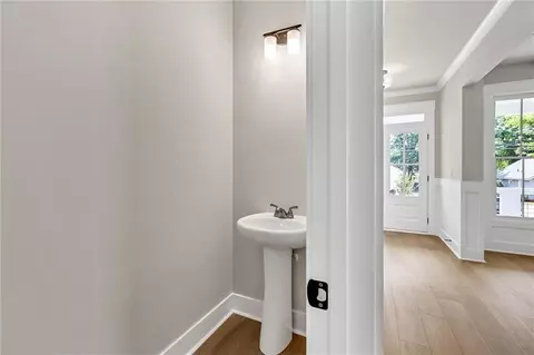 Entry Way - 231 E Marable St, Monroe, GA 30655 photo 4 of 5