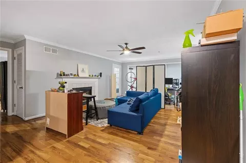 Living - 909 Berkeley Woods Dr #909, Duluth, GA 30096 photo 1 of 3