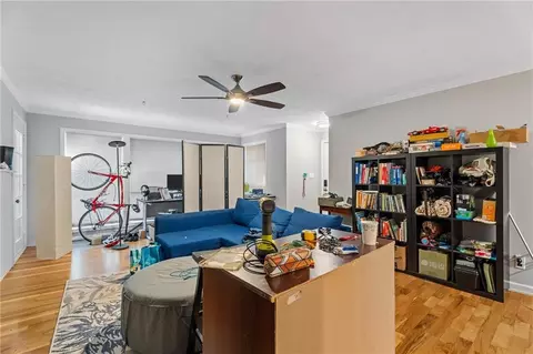 Living - 909 Berkeley Woods Dr #909, Duluth, GA 30096 photo 2 of 3