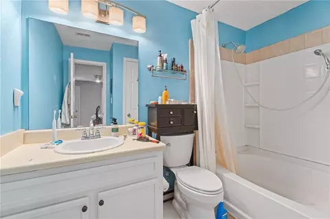 Bath - 909 Berkeley Woods Dr #909, Duluth, GA 30096 photo 2 of 2