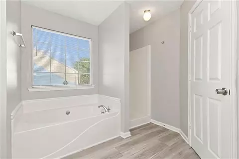 Bath - 80 Pleasant Hills Dr, Covington, GA 30016 photo 2 of 3