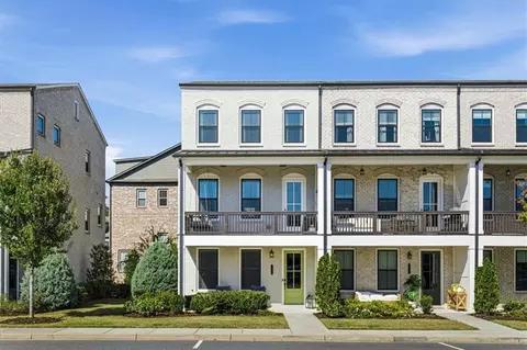 136 Harlow Cir, Roswell, GA 30076