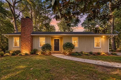 3295 Redona Dr, College Park, GA 30349