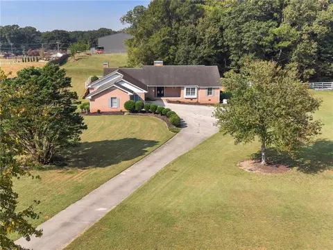 210 Wildwood Dr, Cartersville, GA 30120