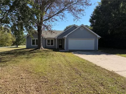 3040 Raymonds Ct, Loganville, GA 30052