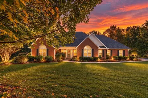2289 Cedar Lake Dr, Loganville, GA 30052