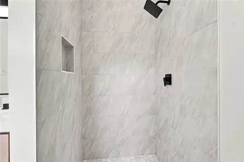 Bath - 3085 Bobolink Dr, Rex, GA 30273 photo 2 of 4