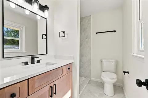 Bath - 3085 Bobolink Dr, Rex, GA 30273 photo 1 of 4