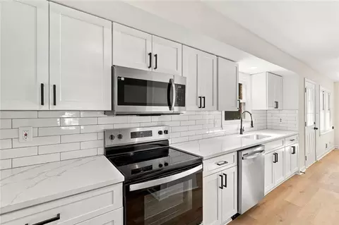 Kitchen - 3085 Bobolink Dr, Rex, GA 30273 photo 2 of 5