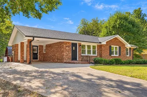 Exterior - 3085 Bobolink Dr, Rex, GA 30273 photo 2 of 5