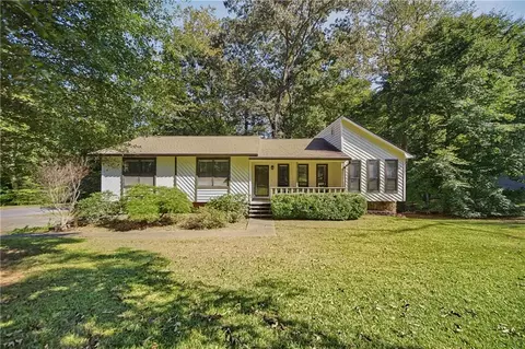 136 Farmington Dr, Woodstock, GA 30188