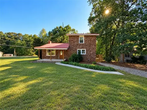 348 Knottywood Dr, Lavonia, GA 30553