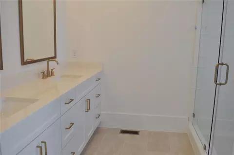 Bath - 245 White St NW, Marietta, GA 30060 photo 3 of 7
