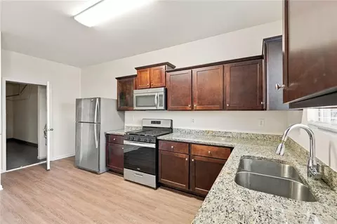 Kitchen - 1262 Walnut Creek Cir, Pendergrass, GA 30567 photo 2 of 3