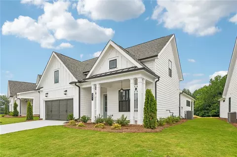 81 High Point Dr, Hoschton, GA 30548