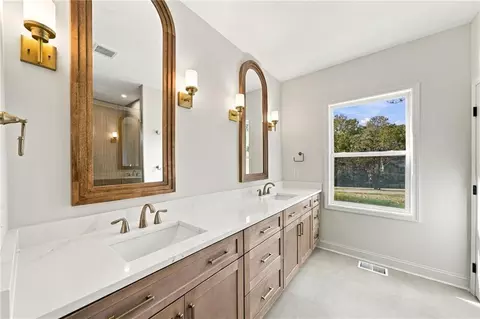 Bath - 2102 Thomas Rd, Canton, GA 30115 photo 3 of 10