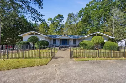 9810 La View Cir, Roswell, GA 30075