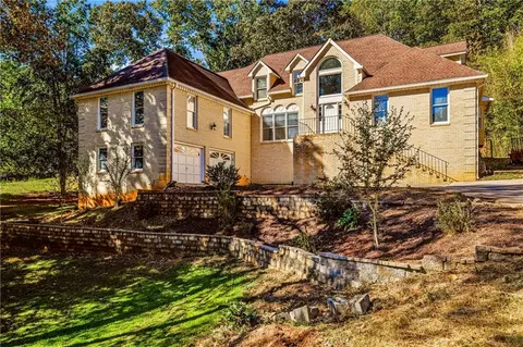 609 Apache Trl, Woodstock, GA 30189
