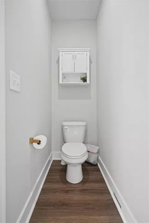 Bath - 533 Lively Rd, Waco, GA 30182 photo 8 of 8