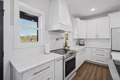 Kitchen - 533 Lively Rd, Waco, GA 30182 photo 6 of 8