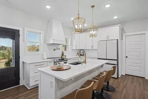Kitchen - 533 Lively Rd, Waco, GA 30182 photo 2 of 8