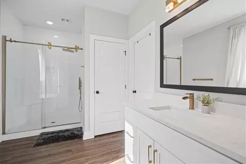 Bath - 533 Lively Rd, Waco, GA 30182 photo 1 of 8