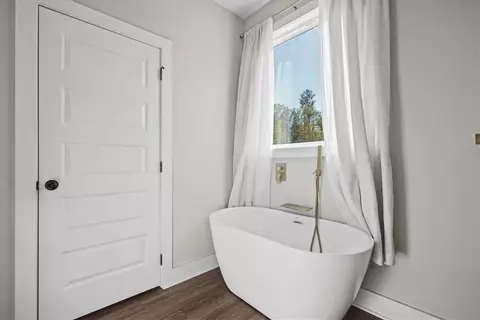 Bath - 533 Lively Rd, Waco, GA 30182 photo 4 of 8