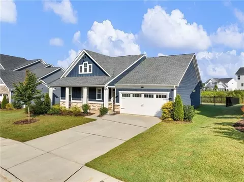 627 Michigan Cir, Hoschton, GA 30548