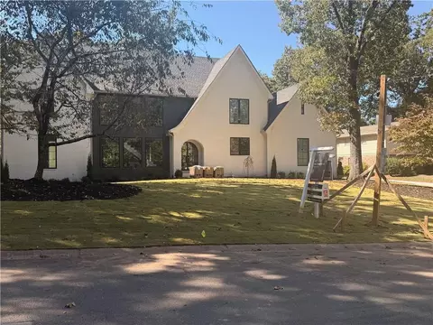 1068 Winding Branch Ln, Dunwoody, GA 30338