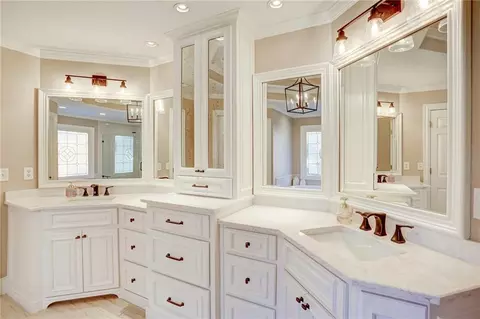 Bath - 9030 Preston Ln, Suwanee, GA 30024 photo 4 of 11