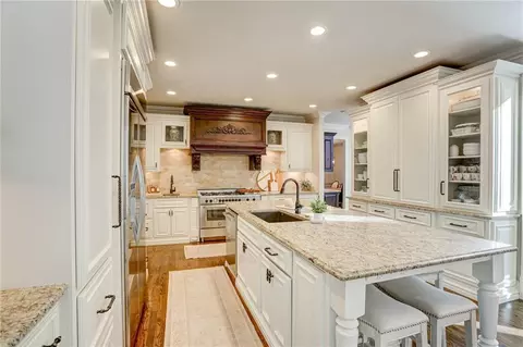 Kitchen - 9030 Preston Ln, Suwanee, GA 30024 photo 4 of 9