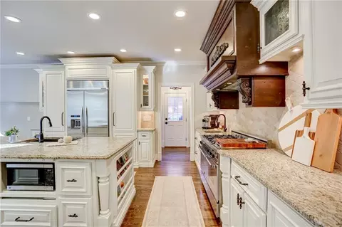 Kitchen - 9030 Preston Ln, Suwanee, GA 30024 photo 7 of 9
