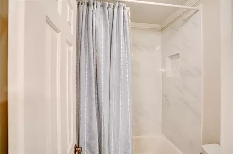 Bath - 9030 Preston Ln, Suwanee, GA 30024 photo 10 of 11