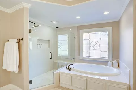 Bath - 9030 Preston Ln, Suwanee, GA 30024 photo 5 of 11