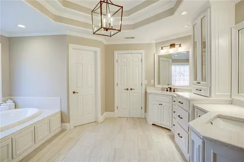 Bath - 9030 Preston Ln, Suwanee, GA 30024 photo 2 of 11