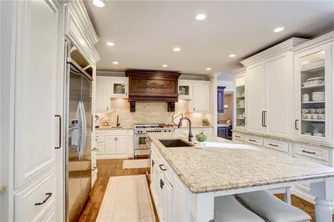 Kitchen - 9030 Preston Ln, Suwanee, GA 30024 photo 6 of 9