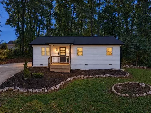 881 Brighton Dr, Lawrenceville, GA 30043