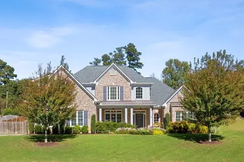4742 W Lakeshore Dr, Acworth, GA 30101