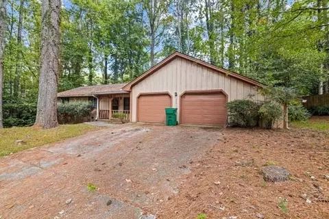 995 Willow Run Run, Stone Mountain, GA 30088
