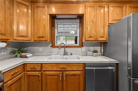 Kitchen - 116 Walnut Rd, Jasper, GA 30143 photo 4 of 5