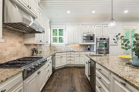 Kitchen - 12732 Lecoma Trce, Milton, GA 30004 photo 6 of 8