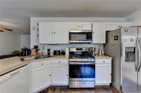 Kitchen - 840 Ahearn Ct, Suwanee, GA 30024 photo 2 of 5