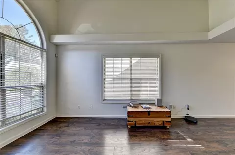 Living - 840 Ahearn Ct, Suwanee, GA 30024 photo 2 of 7